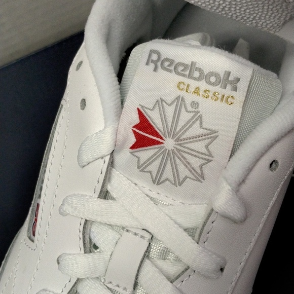 Reebok - Picture 2 of 6